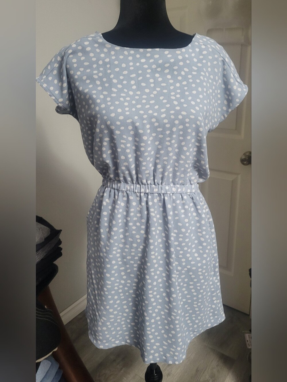 5/$20**Unbranded Size Small Blue With White Polla Dots Knee Length Dress